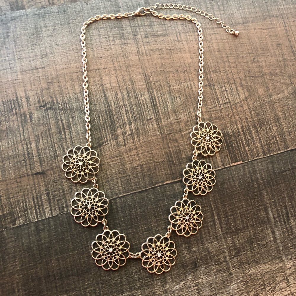 Gold fashion necklace